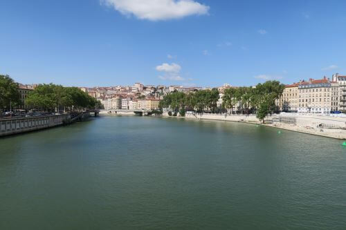 フランスのローヌ川の風景画像